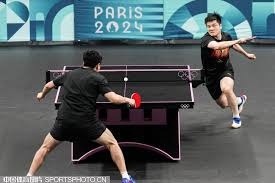 表情严肃拉菲尼亚国家队惨败后回到巴塞罗那